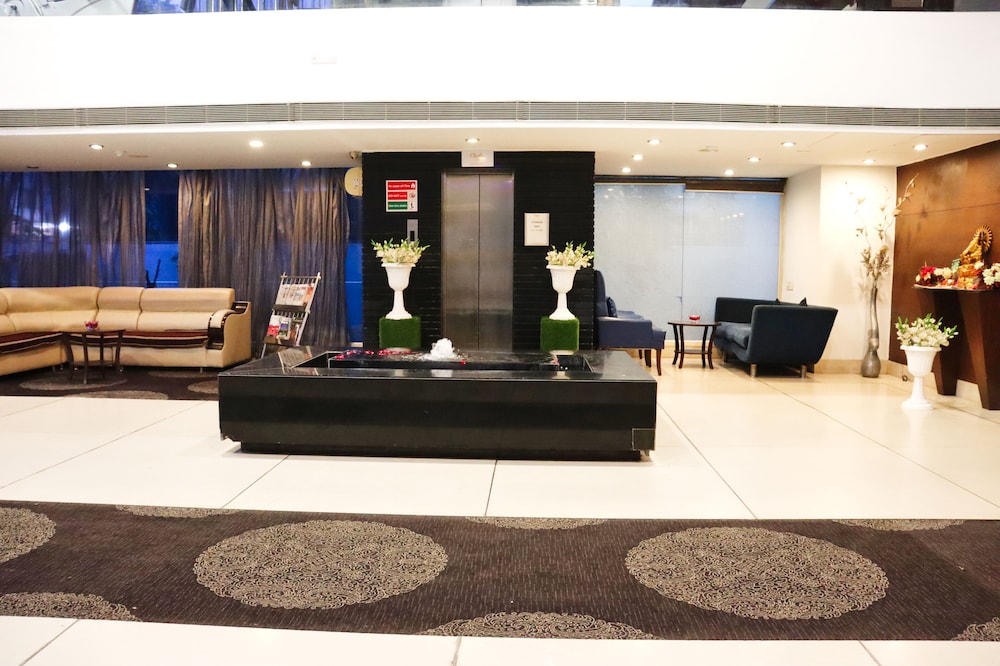 clarks collection bhavnagar