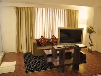 clarks collection bhavnagar