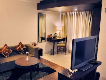 clarks collection bhavnagar