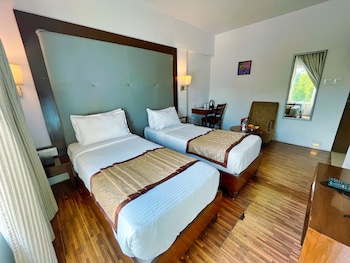 clarks collection bhavnagar