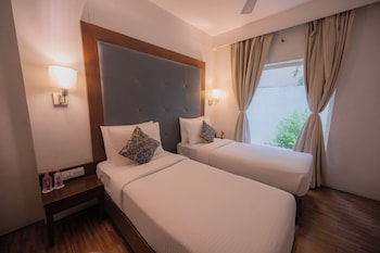 clarks collection bhavnagar