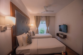 clarks collection bhavnagar