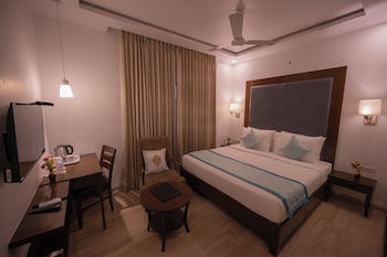 clarks collection bhavnagar