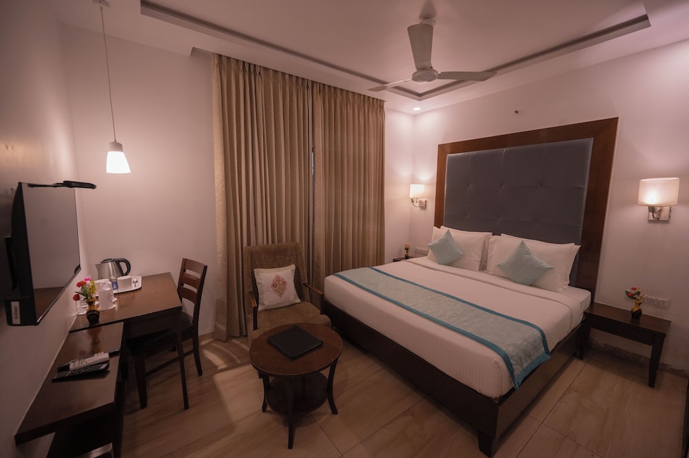 clarks collection bhavnagar