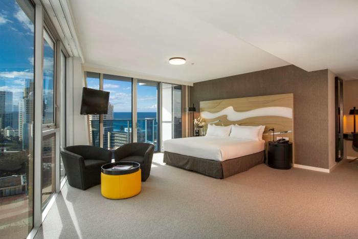 hilton surfers paradise hotel and residences