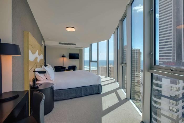hilton surfers paradise hotel and residences