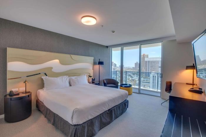 hilton surfers paradise hotel and residences