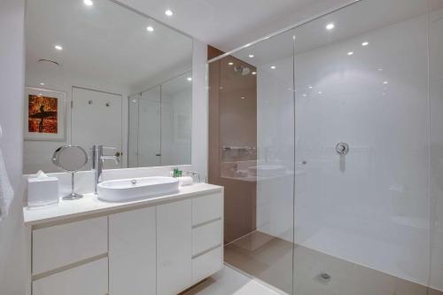 hilton surfers paradise hotel and residences