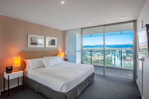 hilton surfers paradise hotel and residences