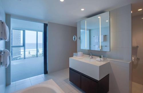 hilton surfers paradise hotel and residences