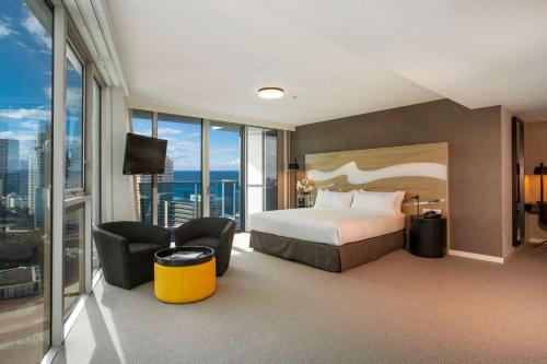 hilton surfers paradise hotel and residences