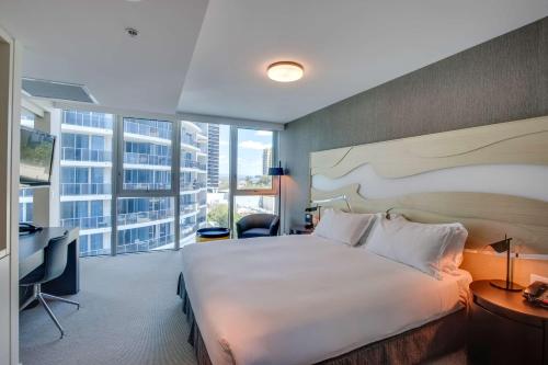 hilton surfers paradise hotel and residences