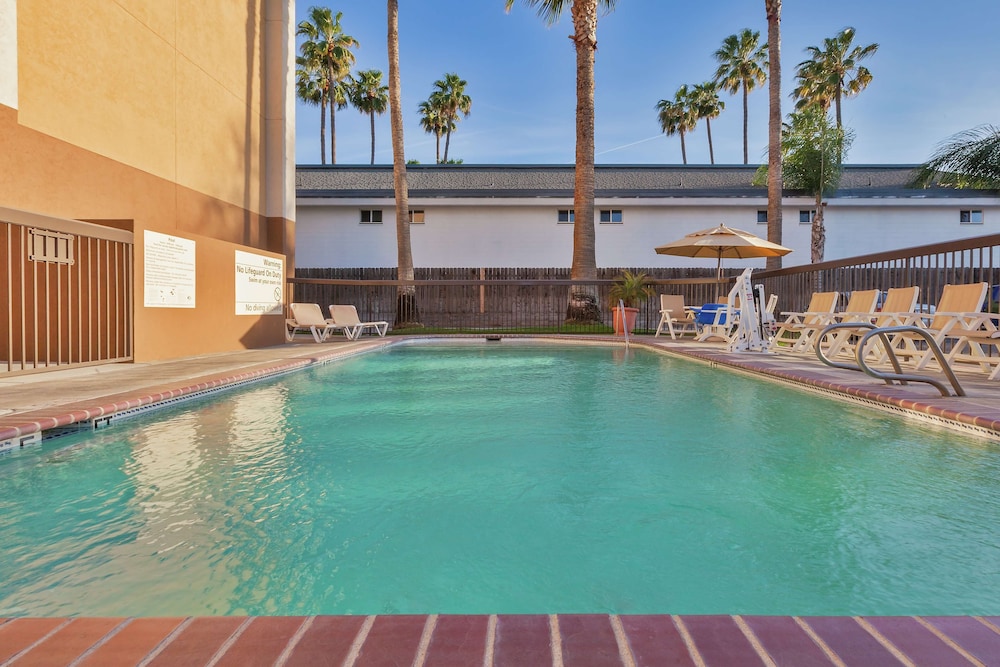 spark by hilton bakersfield central