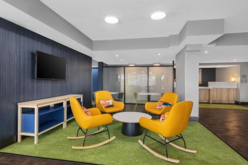 spark by hilton bakersfield central