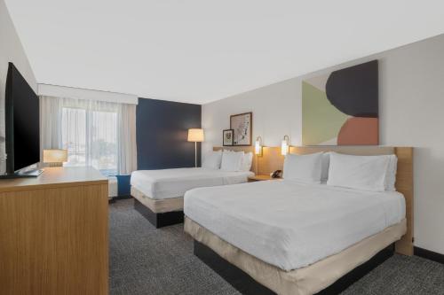 spark by hilton bakersfield central