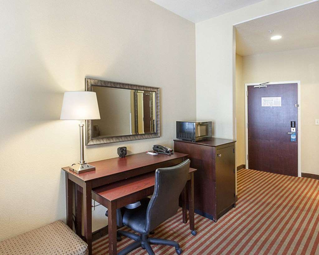 comfort suites medical center near six flags