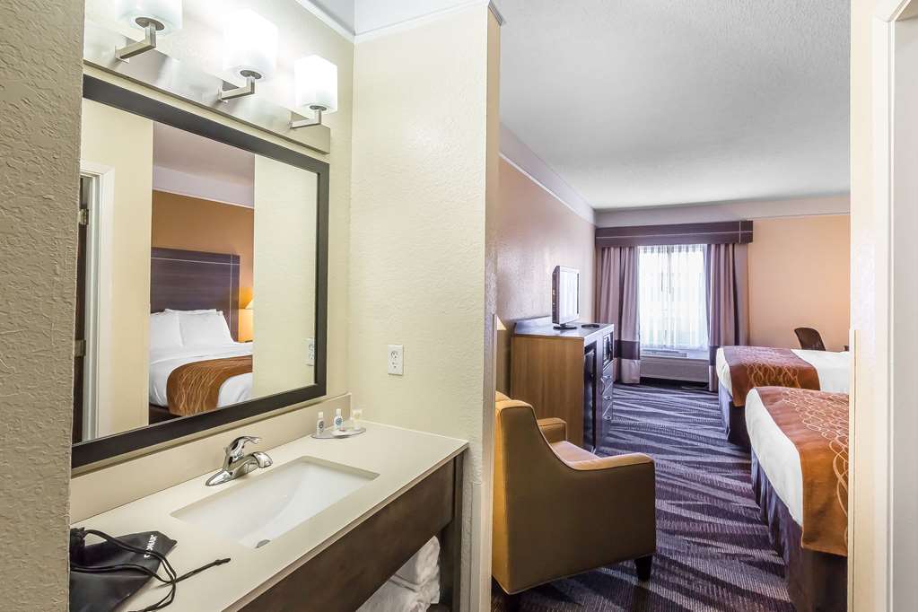 comfort inn near frost bank center