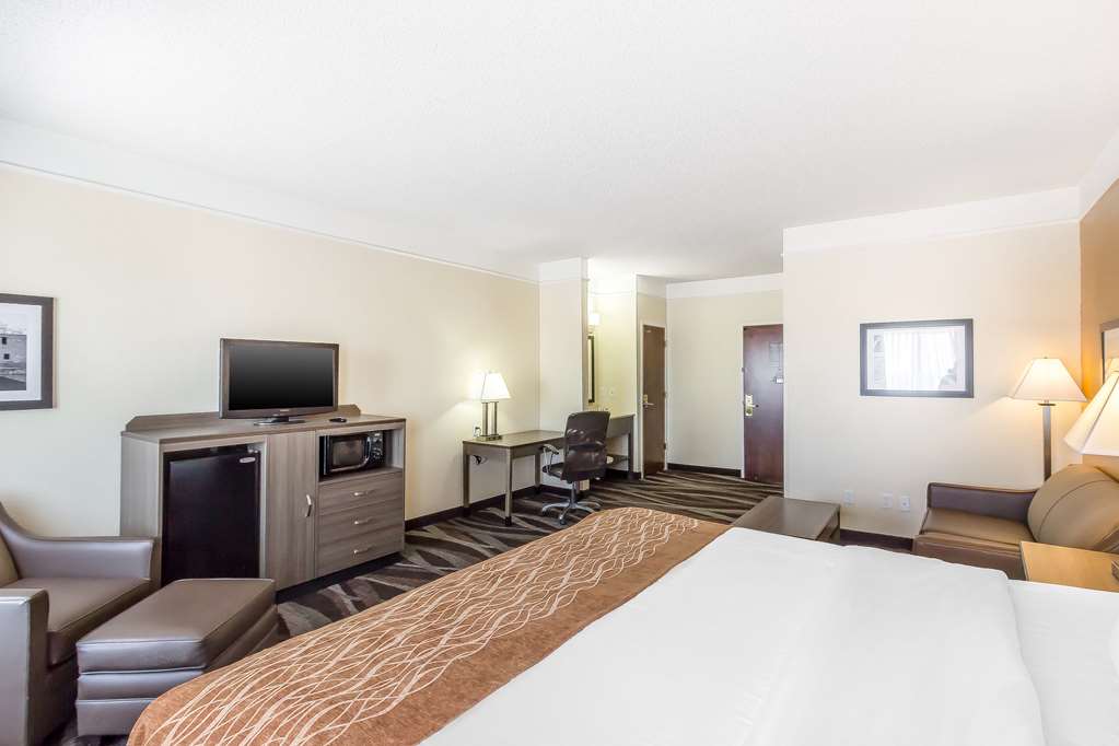 comfort inn near frost bank center