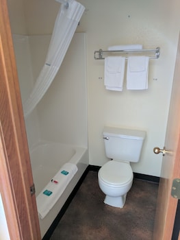 travelodge by wyndham three forks