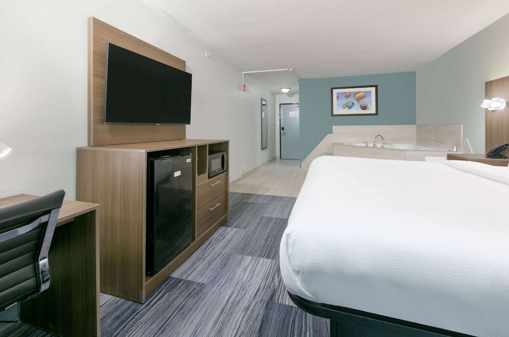 baymont by wyndham east ridge