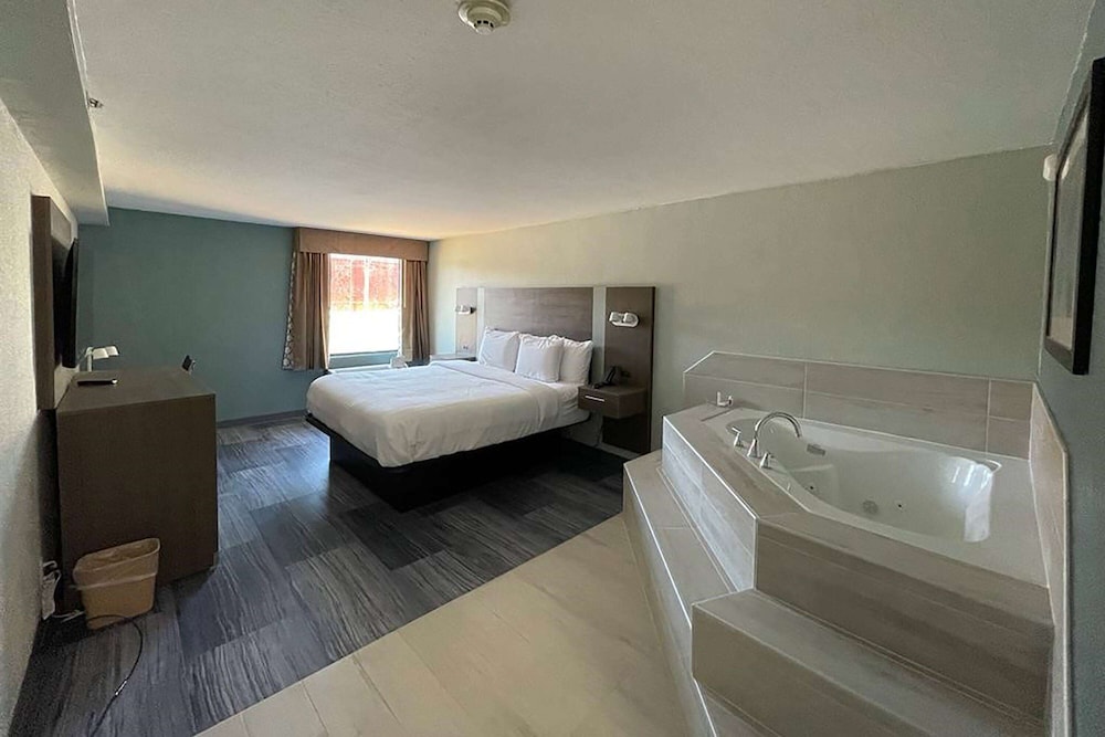 baymont by wyndham east ridge