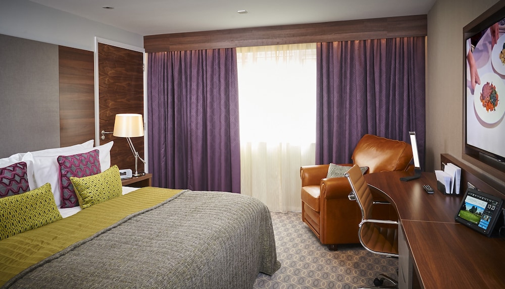 the waterfront hotel spa and golf