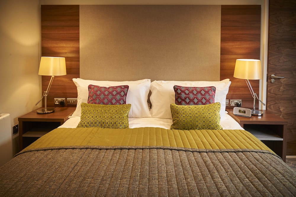 the waterfront hotel spa and golf