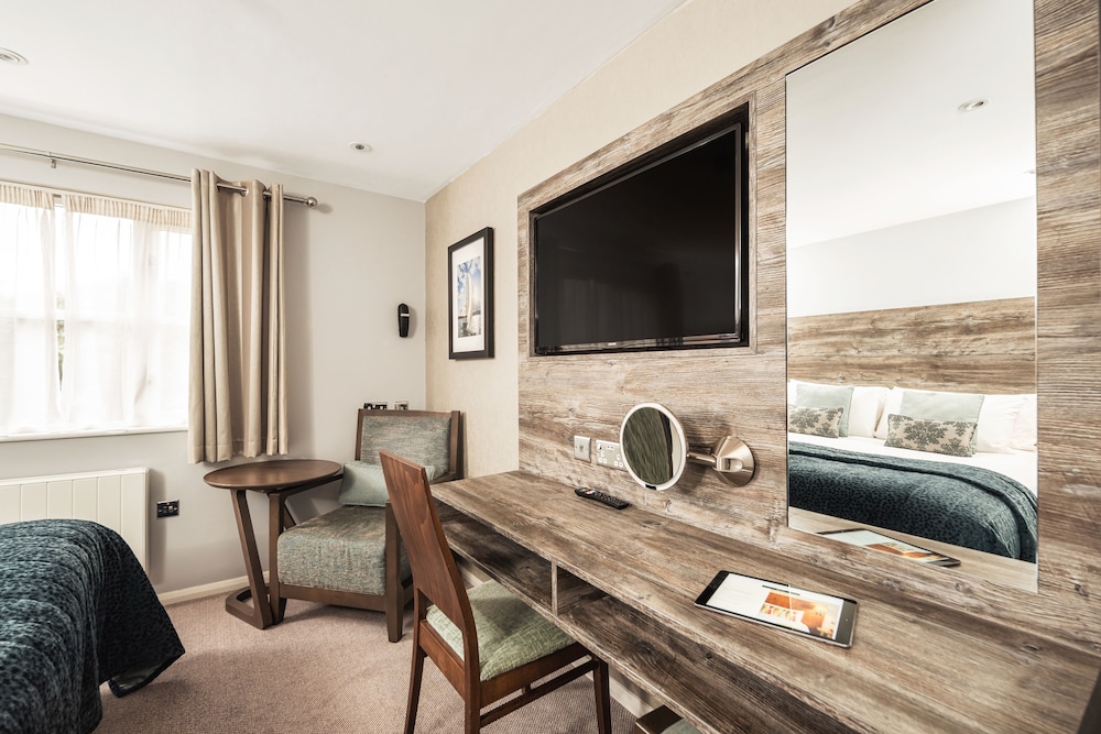 the waterfront hotel spa and golf