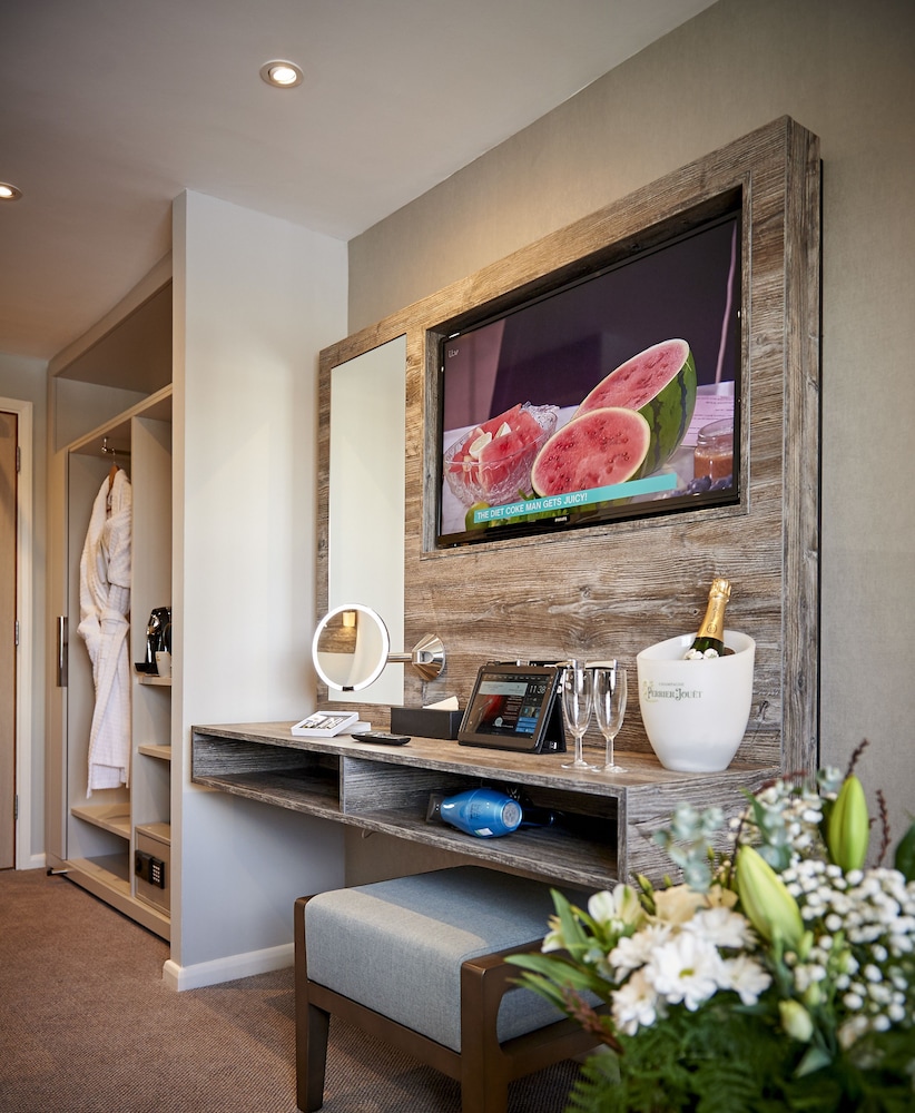 the waterfront hotel spa and golf