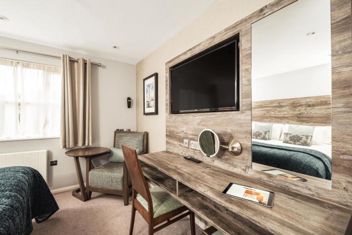 the waterfront hotel spa and golf