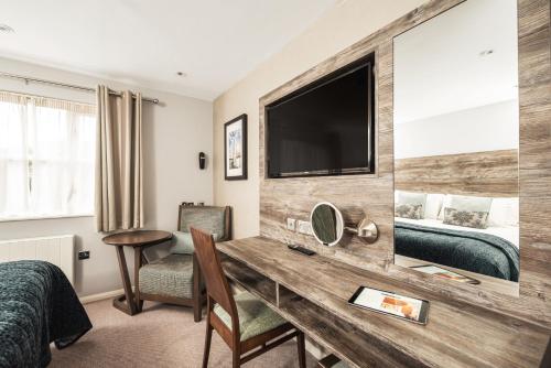 the waterfront hotel spa and golf