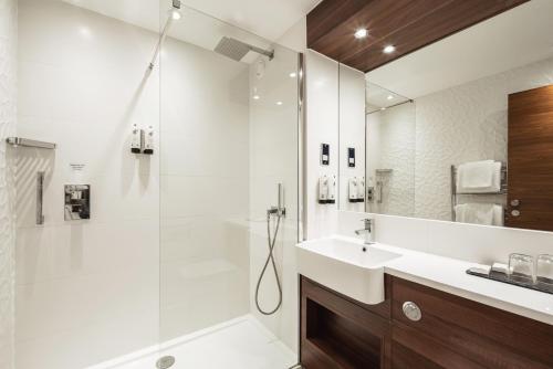 the waterfront hotel spa and golf