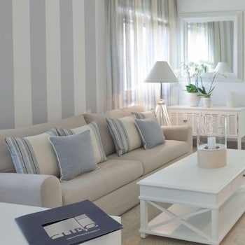 cubo apartments