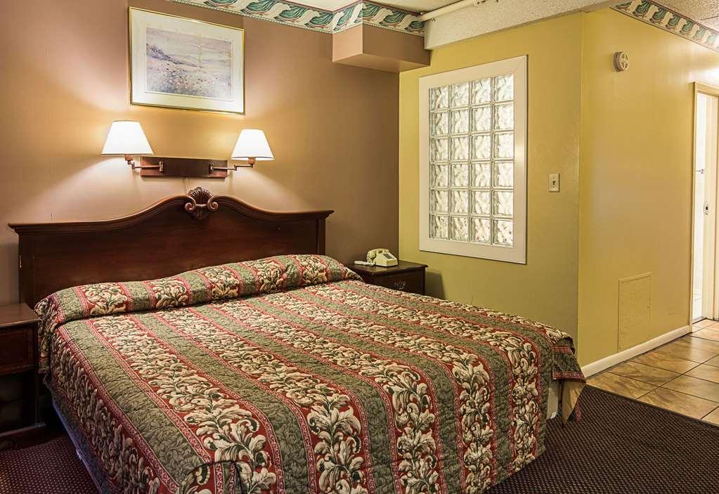 red roof plus and suites virginia beach seaside