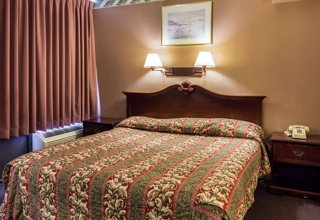 red roof plus and suites virginia beach seaside