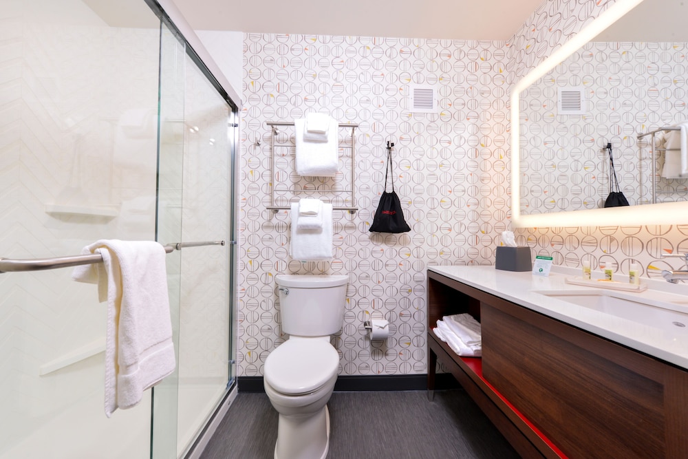 holiday inn hotel and suites farmington hills detroit nw