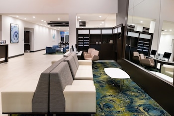 holiday inn hotel and suites farmington hills detroit nw