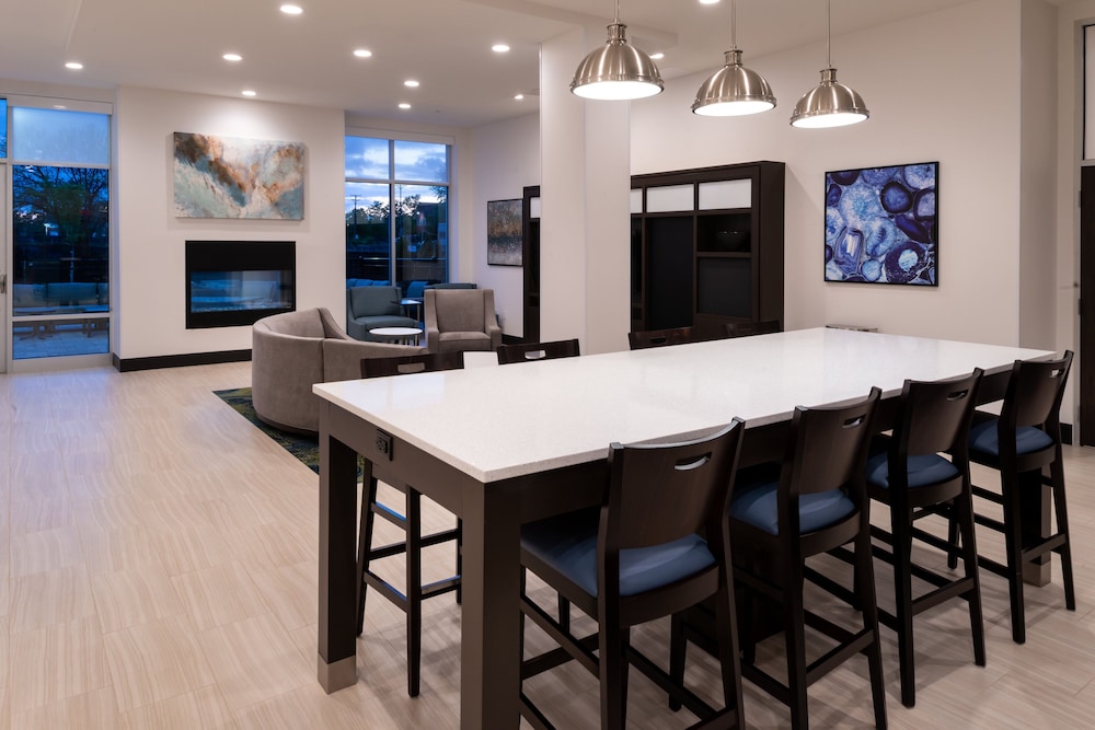 holiday inn hotel and suites farmington hills detroit nw