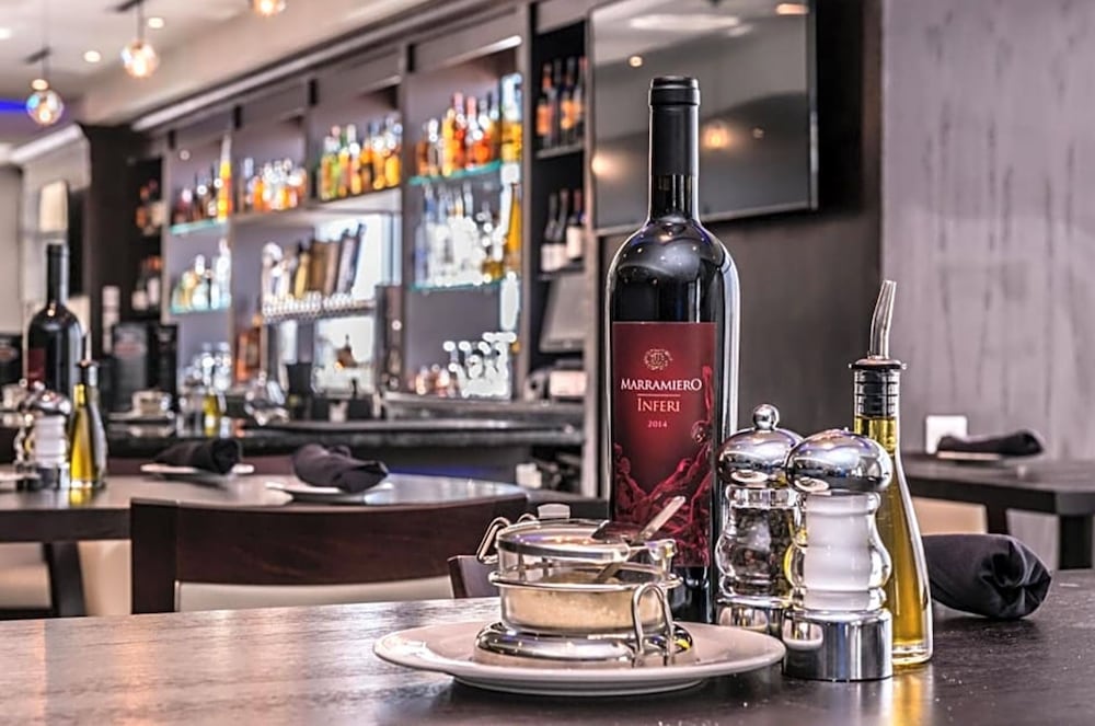 holiday inn hotel and suites farmington hills detroit nw