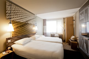 ibis lyon carre de soie