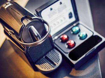 ibis lyon carre de soie