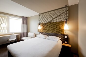 ibis lyon carre de soie