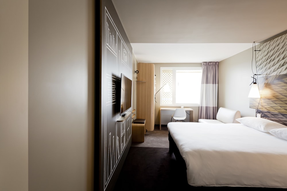 ibis lyon carre de soie