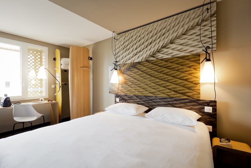 ibis lyon carre de soie