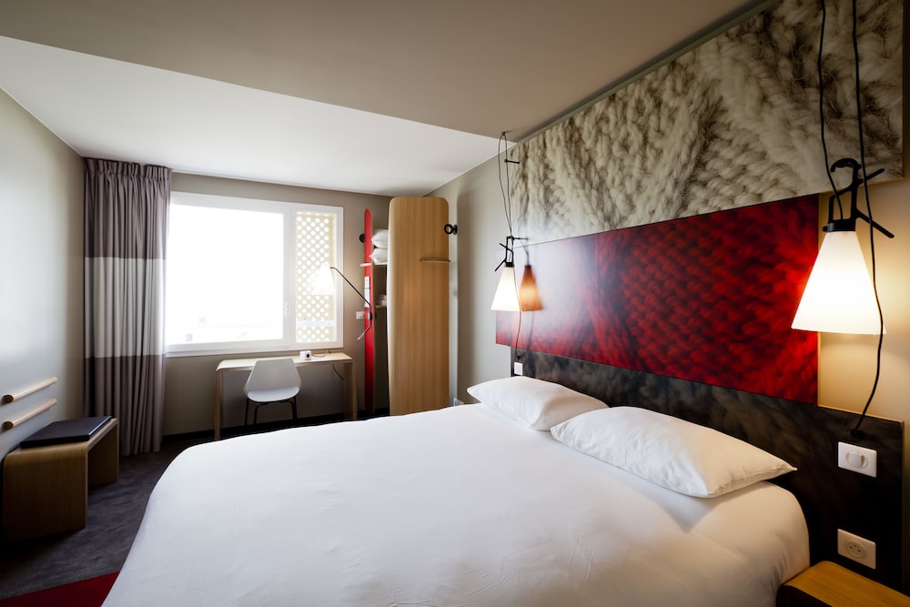 ibis lyon carre de soie