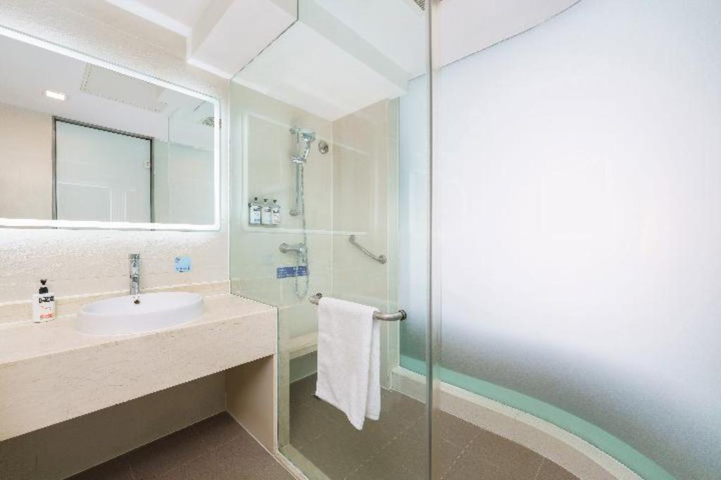 holiday inn express dalian city centre by ihg