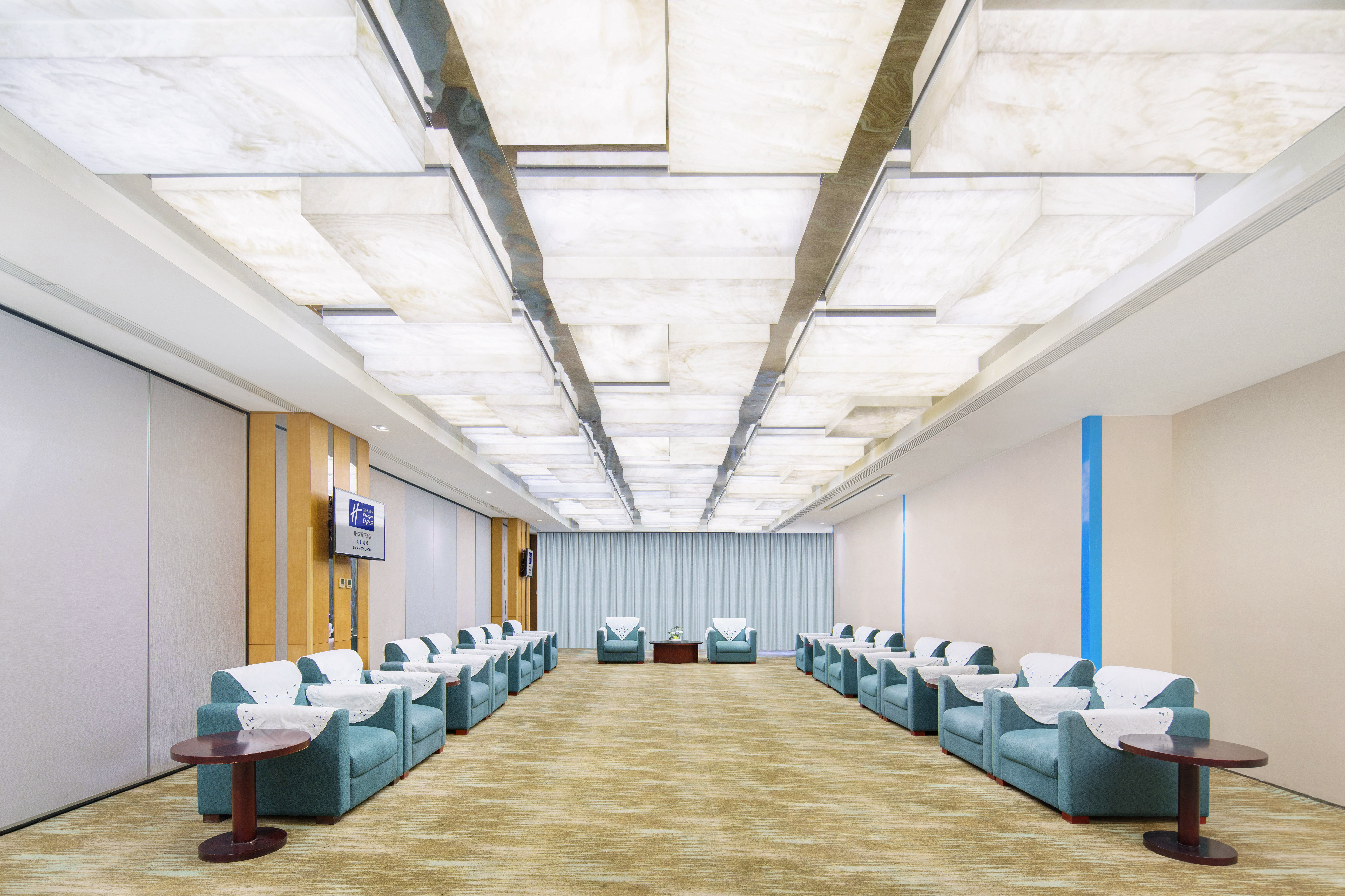 holiday inn express dalian city centre by ihg