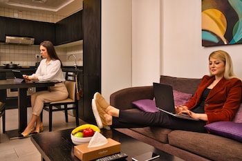 citadines metro central hotel apartments dubai