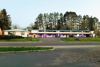 love hotels timberline at lake superior mi