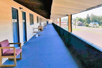 love hotels timberline at lake superior mi